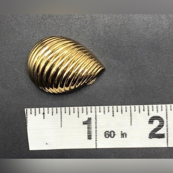 Christian Dior Gold Tone Fashionable Designer Clip On Earrings 11.55g - Picture 2 of 5